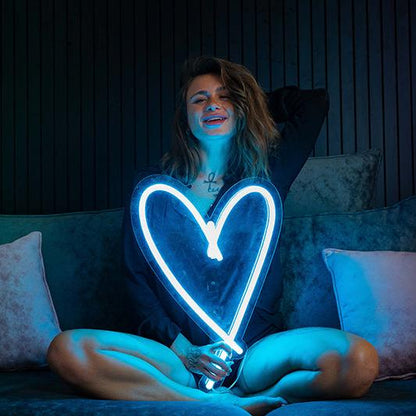 שלט ניאון בצורת לב ❤️